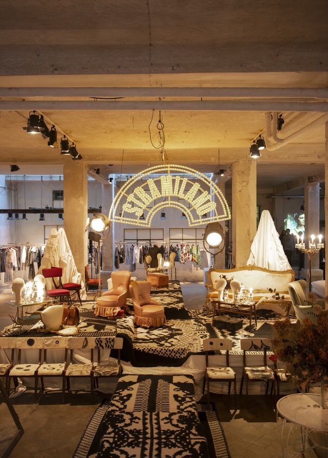 من عرض أنطونيو ماراس لخريف وشتاء 2022