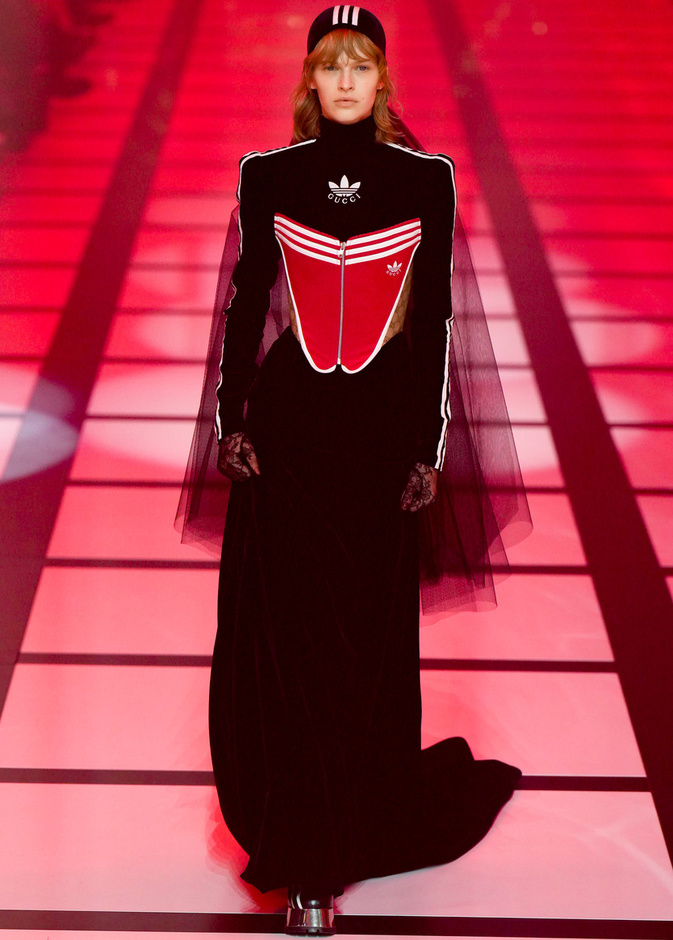 تعاون Adidas وGucci يذهل الحضور في مجموعة "غوشي" لخريف وشتاء 2022