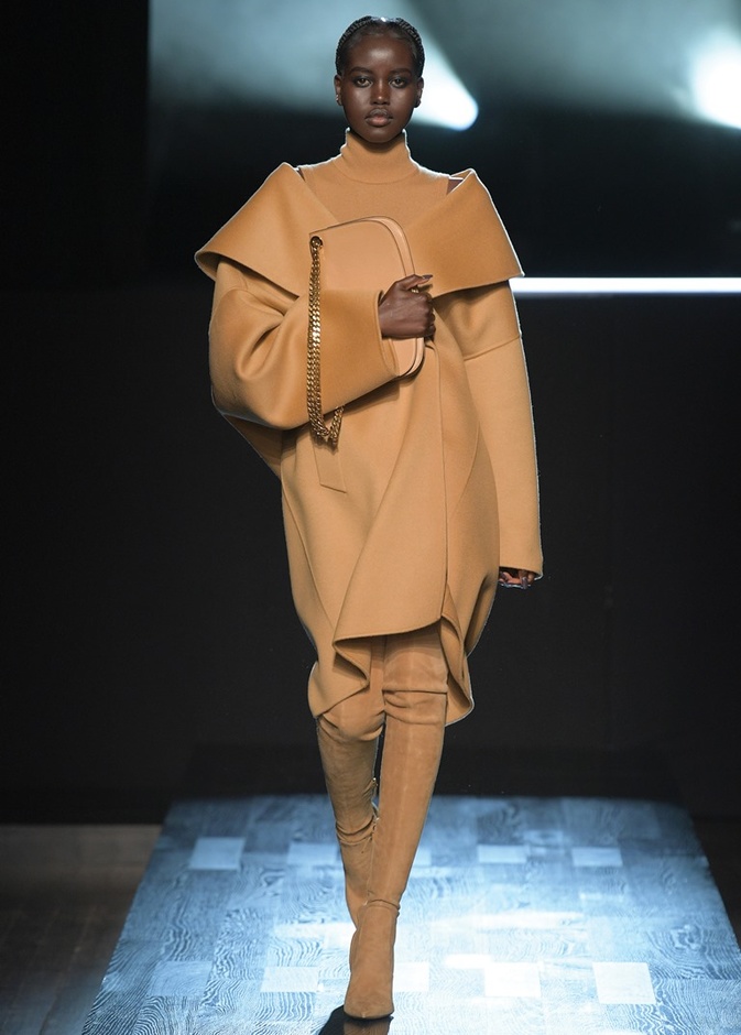 مجموعة Michael Kors لخريف وشتاء 2022 رسالة حب إلى ليالي نيويورك