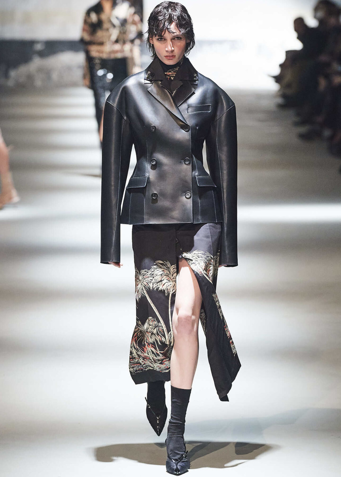 عرض أزياء مجموعة N21 لموسم خريف وشتاء 2022 في ميلانو