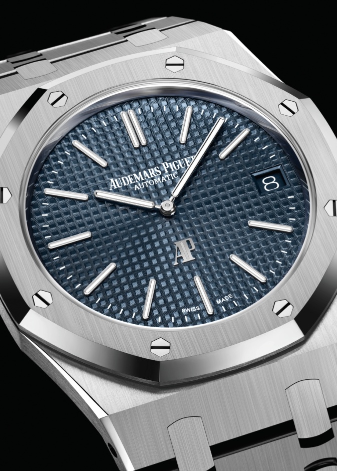 ساعة رويال أوك "جمبو" إكسترا – ثين تنبضُ بِطاقةٍ جديدة