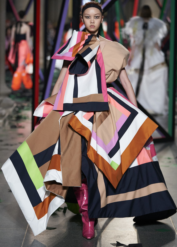 عرض أزياء روسكاندا لموسم خريف 2022