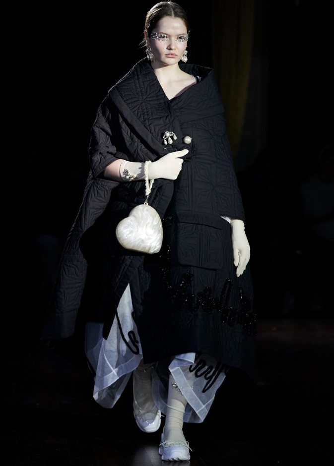 مجموعة أزياء Simone Rocha لخريف وشتاء 2022