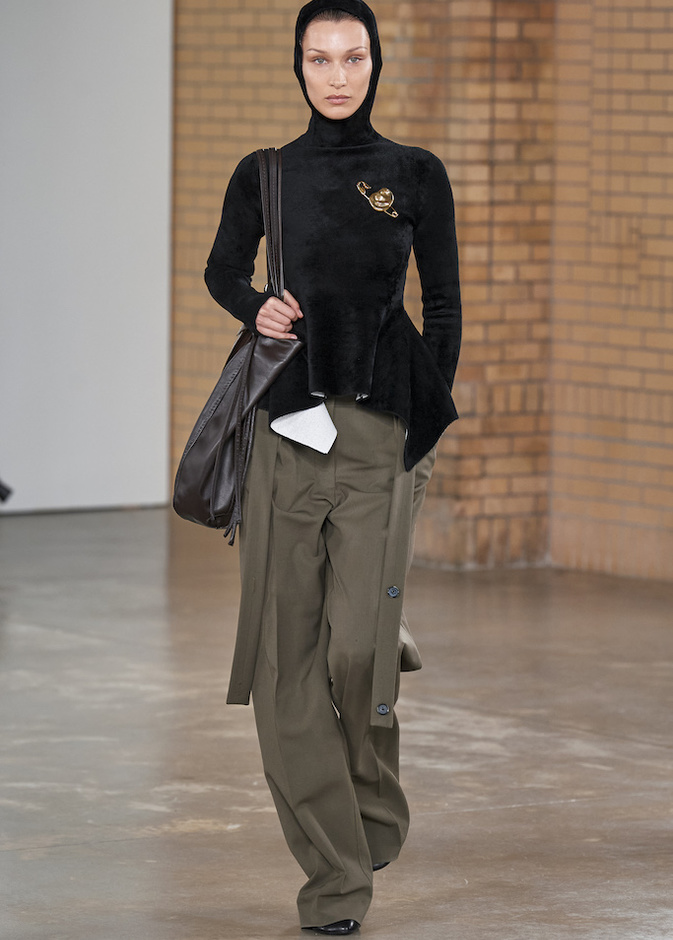 عرض أزياء Proenza Schouler لموسم خريف 2022