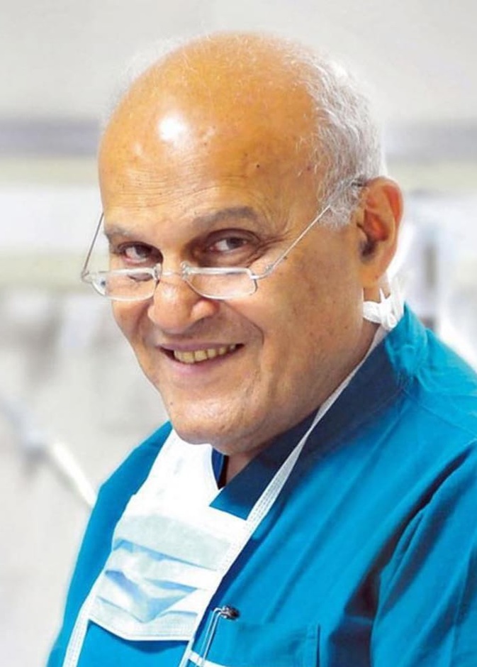 شخص ينتحل صفة الدكتور مجدي يعقوب في أحد البرامج