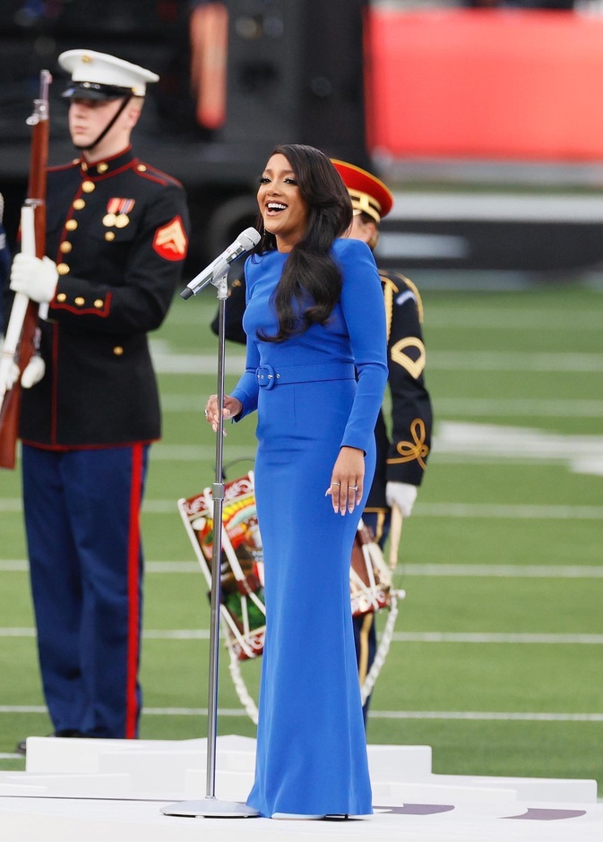 إطلالات النجمات في مباراة سوبر بول