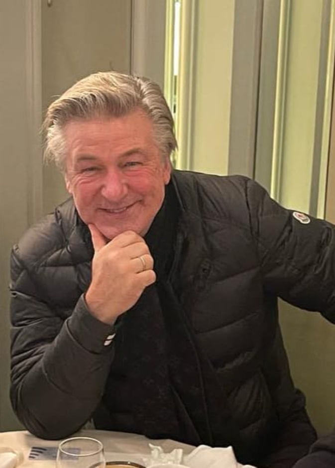 أول دعوى قضائية من عائلة المصورة الراحلة ضد أليك بالدوين