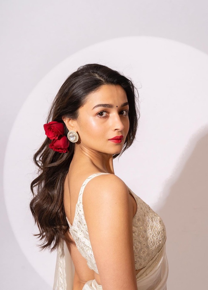 عليا بهات: لا يمكنك احتراف التمثيل دون تفاني وحب