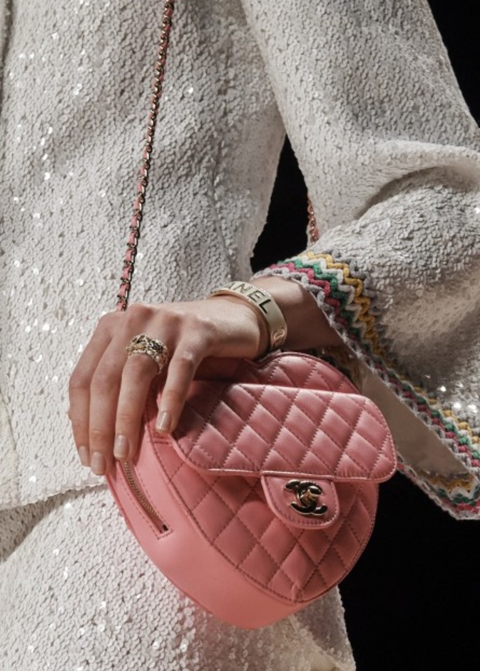 حقيبة يد عصرية من Chanel