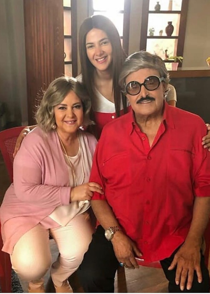 دنيا سمير غانم مع والديها 