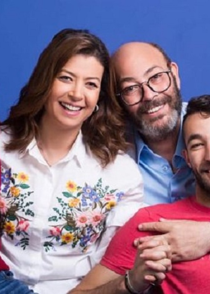 منال سلامة وأسرتها
