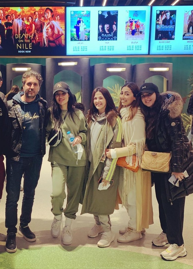 دنيا سمير غانم وأسرتها وهشام ماجد