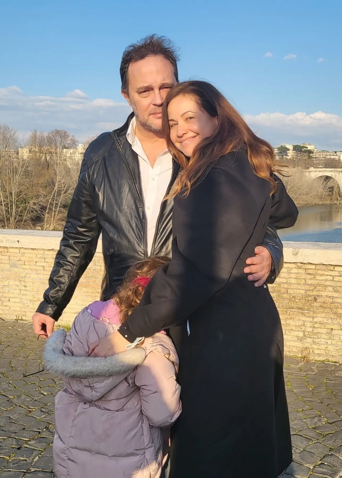 ريا أبي راشد وزوجها وابنتهما