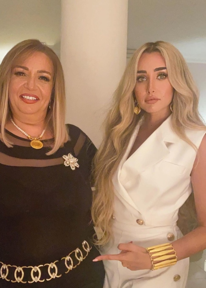 هنا الزاهد ووالدتها
