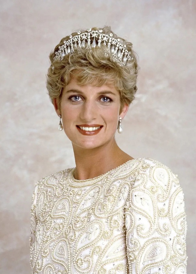 تعرفوا على هدية الزفاف التي تلقتها الأميرة ديانا من الملكة