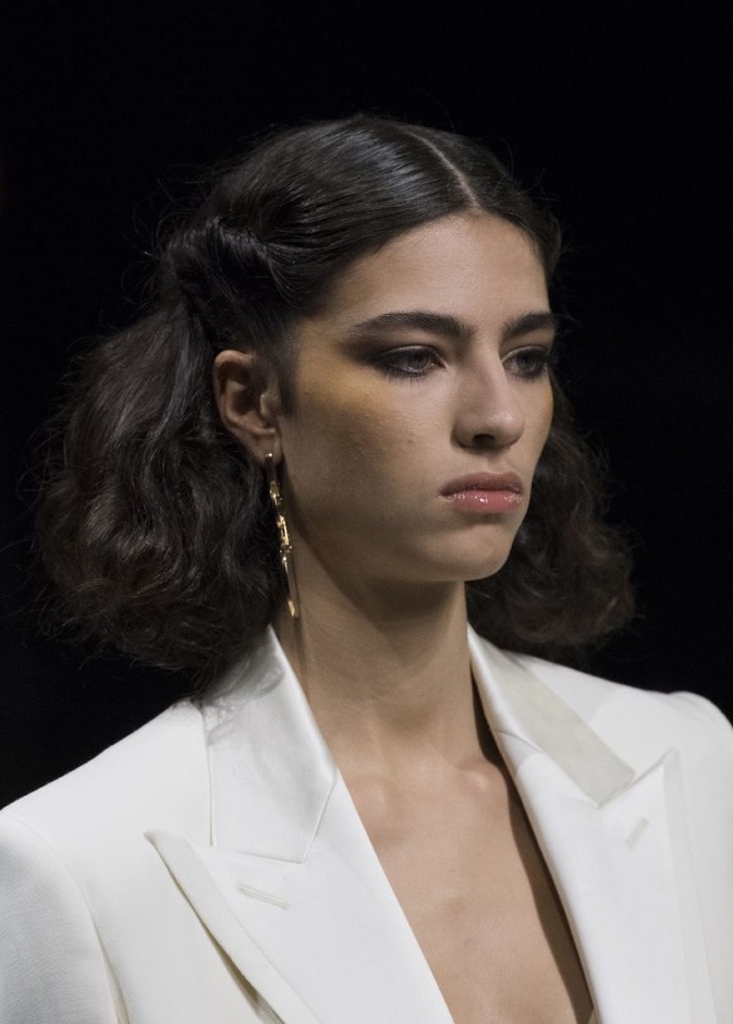 الوان صبغات شعر سوداء من دار Fendi