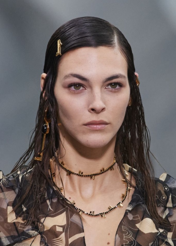 4 صيحات مكياج ملفتة برزت في أولى عروض الموضة في ميلانو 2022