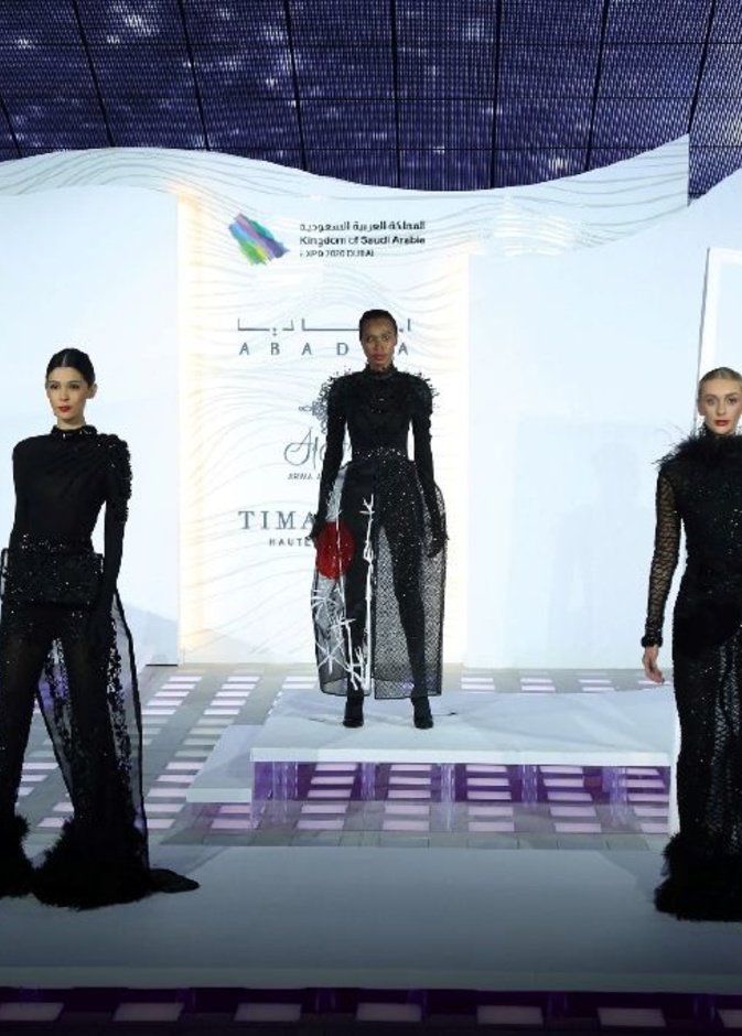 عرض أزياء بتصاميم فاخرة ونخبة من مصممي ومصممات الأزياء السعوديين بجناح المملكة في "اكسبو دبي"