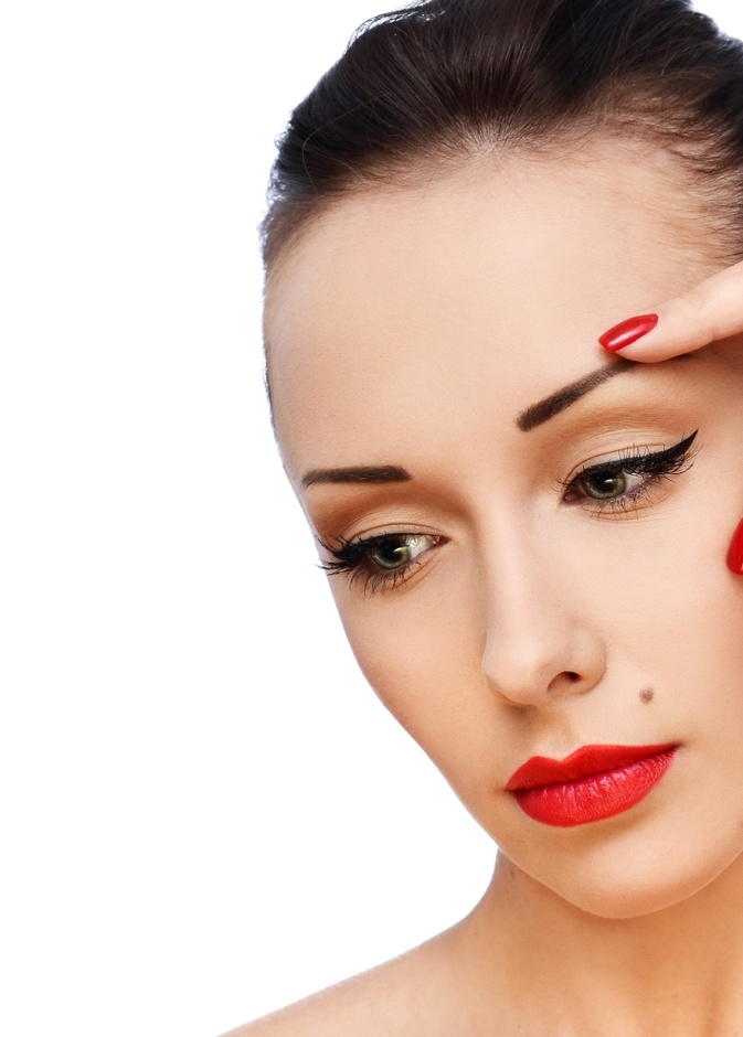 أفضل 3 علاجات طبيعية فعالة لإزالة شامة الوجه