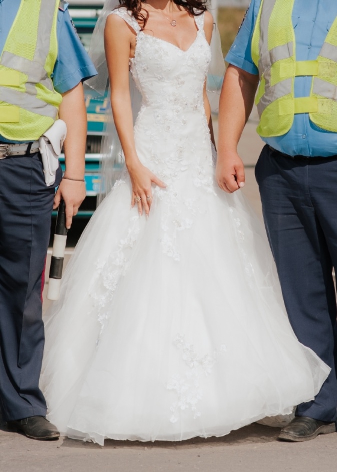 القبض على عروسين في حفل زفافهما