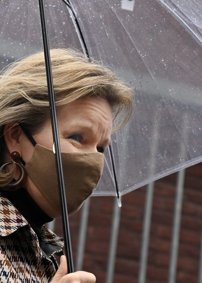 الملكة ماتيلد تزور خط المساعدة الفلمنكي 1712 في لوفين