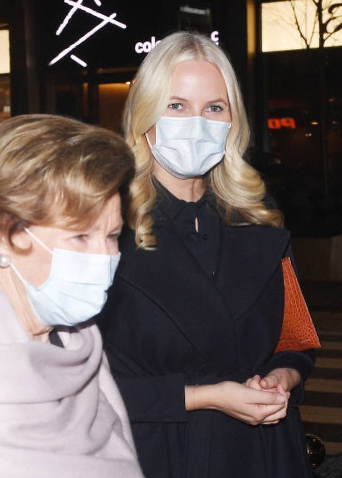 الملكة سونيا والأميرة ميت ماريت في العرض الأول لفيلم "مارجريت"