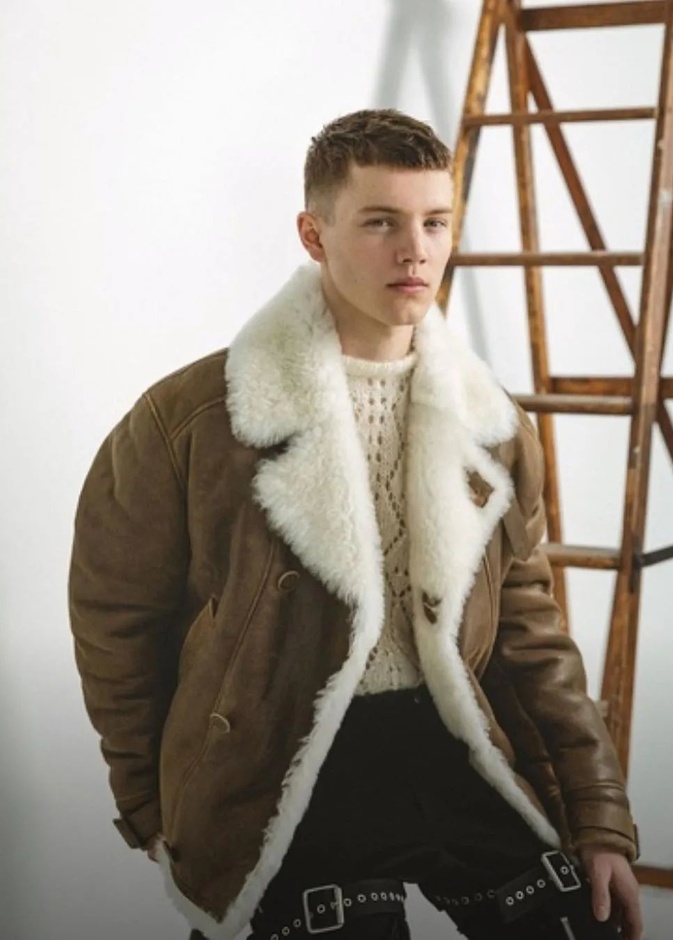 الأمير فيليكس يبدأ العمل كعارض أزياء