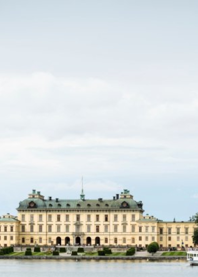 الشرطة السويدية تعتقل رجلا بعد ظهور طائرات مسيرة جديدة فوق قصر دروتنينغهولم