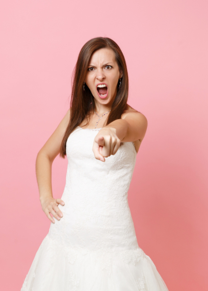 عروس تطرد صديق عريسها المقرب من حفل الزفاف