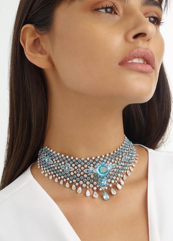 أروع المجوهرات المرصعة بتورمالين بارايبا لإطلالة مسائية جذابة