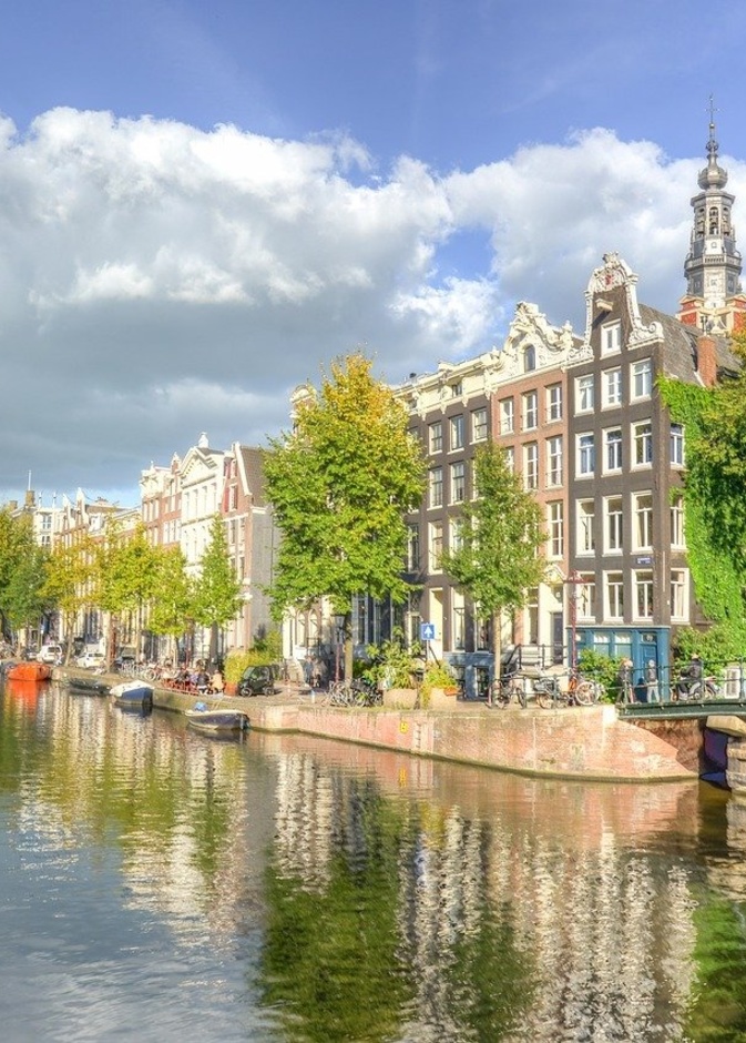 أمستردام من أجمل وجهات سياحية لعطلة الربيع بواسطة Skitterphoto