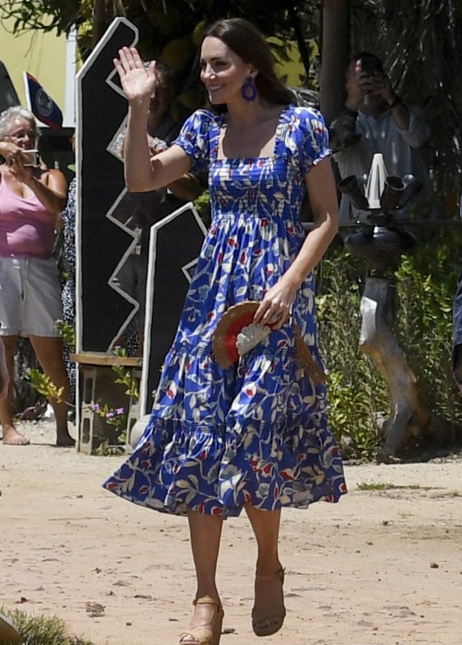 ارتدت دوقة كامبردج فستانًا أزرق ميدي مزينًا بالزهور من مجموعة Tory Burch