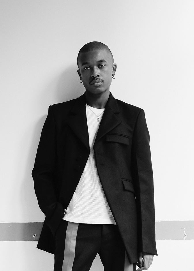 المصمم ماكسيميليان ديفيس- الصورة لـ LEE WHITTAKER