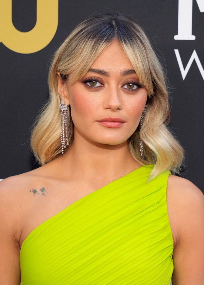 الممثلة الانكليزية Ella Purnell
