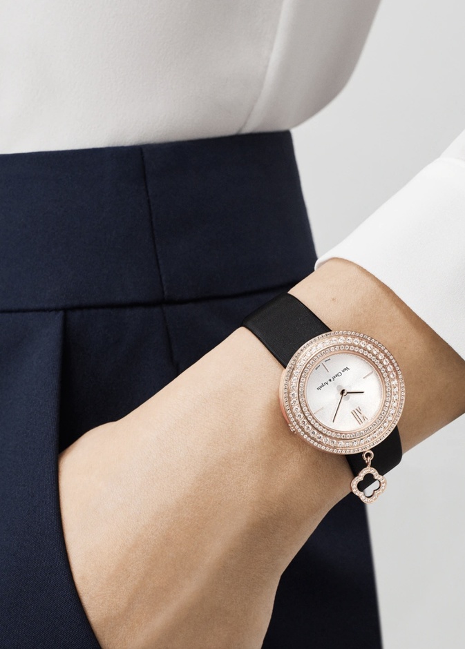 تصاميم ساعات نسائية ناعمة لتعتمديها للجامعة أو العمل