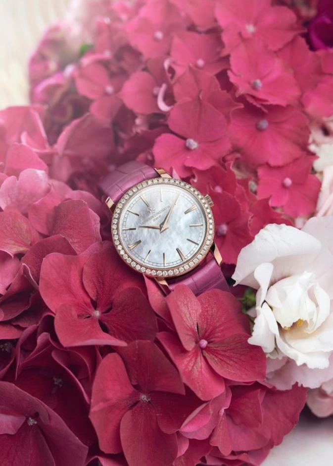 تصاميم ساعات يد نسائية للمرأة العاملة في يوم المرأة العالمي