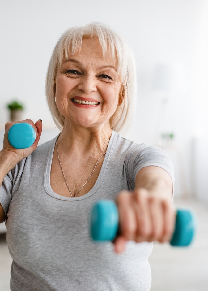 تمارين رياضية فعالة للنساء فوق سن الخمسين بمناسبة يوم الأم