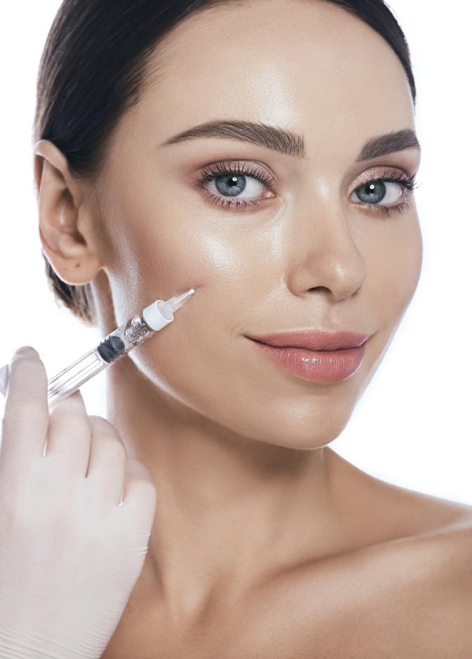 ما هي تقنية حقن الفيلر لعلاج الندوب وأهم أعراضها بعد العملية