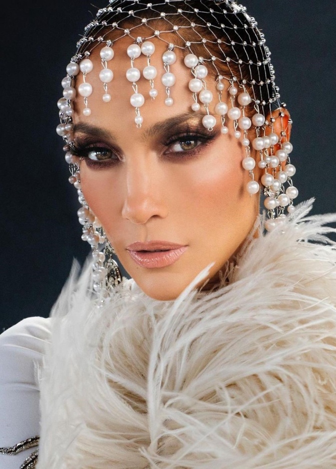 رسمات مكياج سموكي مات على طريقة Jennifer Lopez- الصورة من صفحة Rob Zangardi على انستغرام