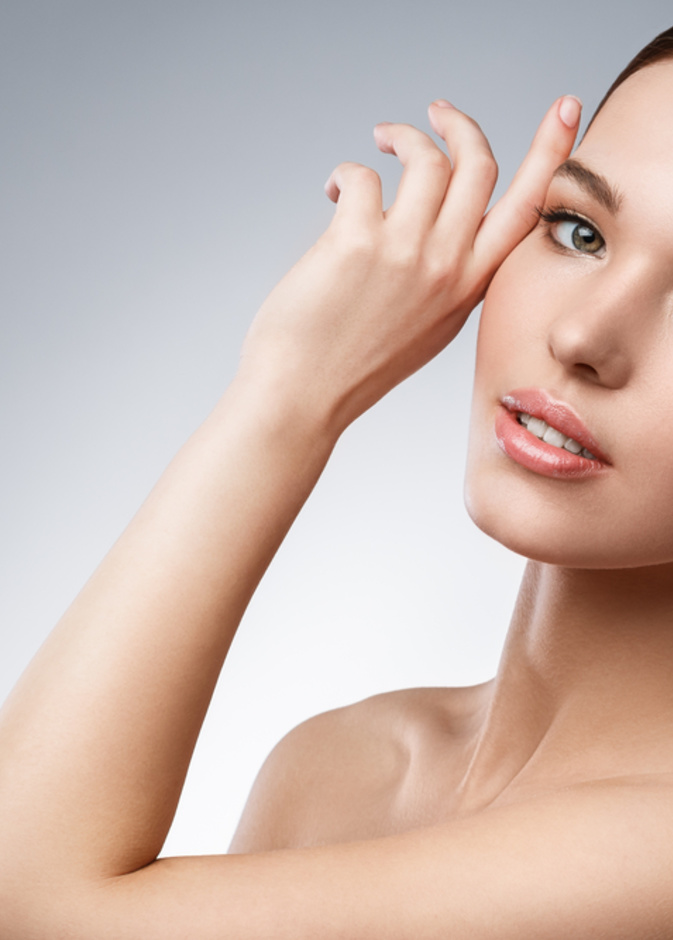 خلطات طبيعية للتخلص من انتفاخات العين والهالات السوداء قبل يوم المرأة العالمي