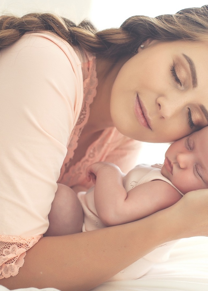 صيام الأم المرضعة .. هل يضر الرضيع