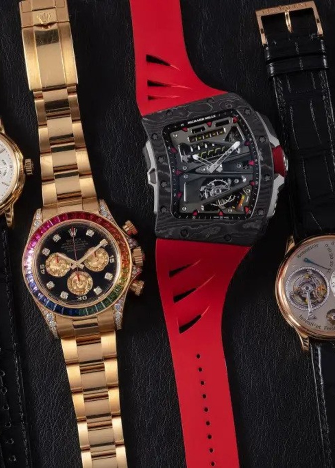فرصة اقتناء افخم الساعات من مزاد كريستيز Watches Online
