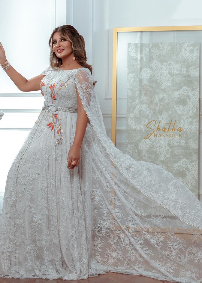 فساتين خطوبة بقصة القفطان انستقرام@shathahassoun