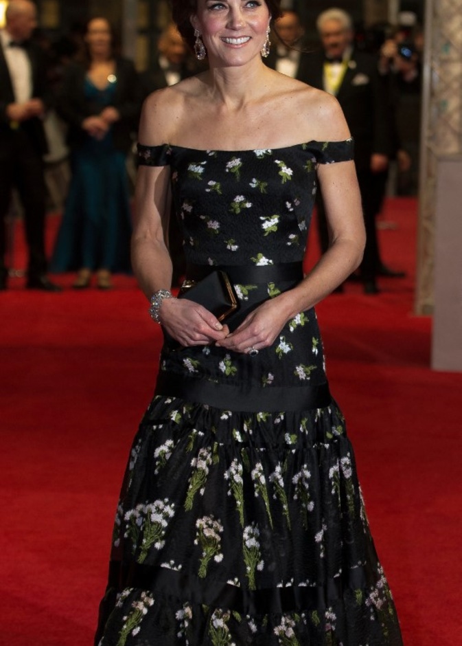 لأول إطلالة لكيت ميدلتون والأمير ويليامفي  حفل جوائز BAFTA خطفت الأنظار بفستان من تصميم ألكسندر ماكوين