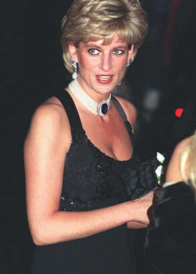 لا تكتمل لائحة النساء المؤثرات في عالم الموضة دون ذكر الأميرة الراحلة ديانا