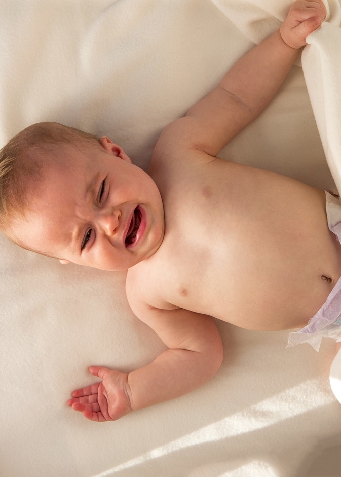 ما هي فوائد بكاء الطفل الرضيع