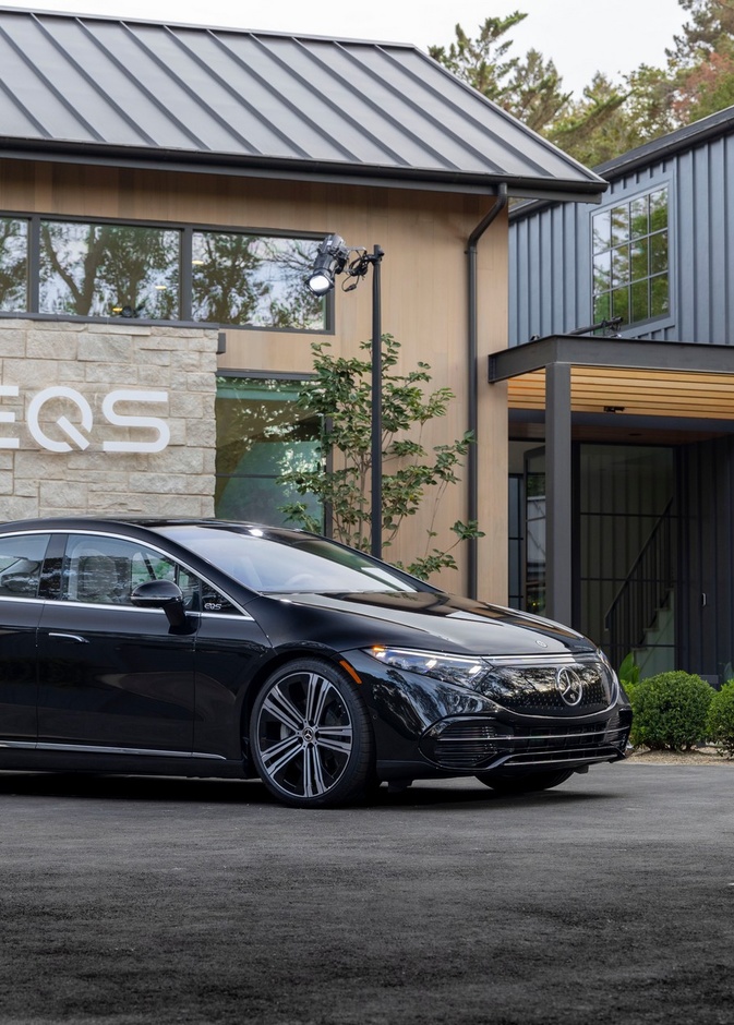 مرسيدس EQSتستعرض خاصية الركن الذاتي في الفنادق