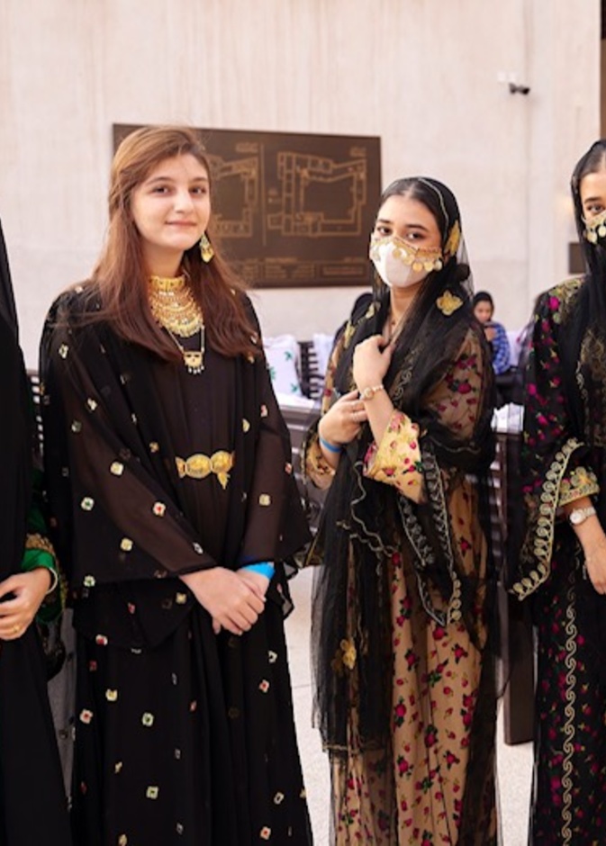 مرشدات الشارقة ومنتسباتها في فعالية حق الليلة