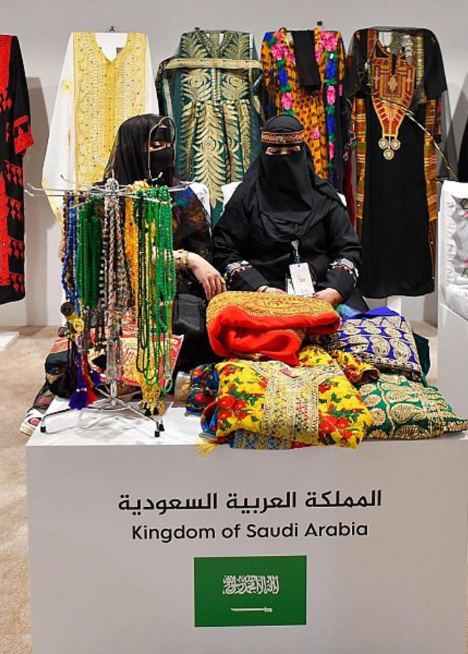 مشاركة حرفيات وفرق فنية سعودية في فعاليات أيام الشارقة التراثية