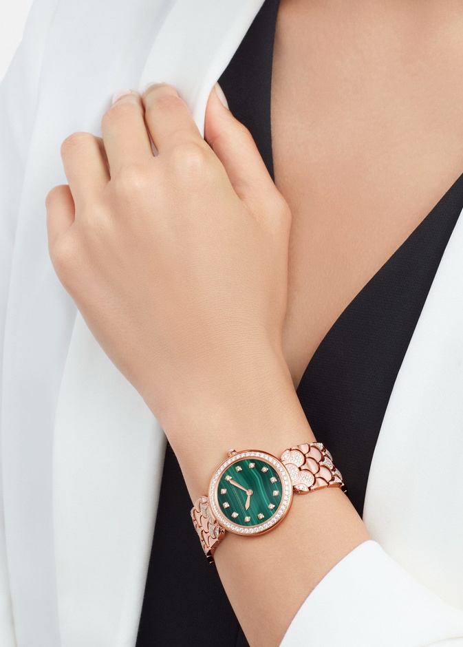 موديلات ساعات يد ذهبية لاطلالة مشرقة بالبريق في رمضان